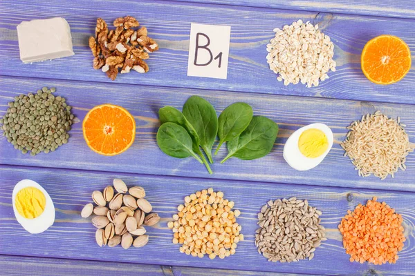 Productos e ingredientes que contienen vitamina B1 y fibra dietética, nutrición saludable — Foto de Stock