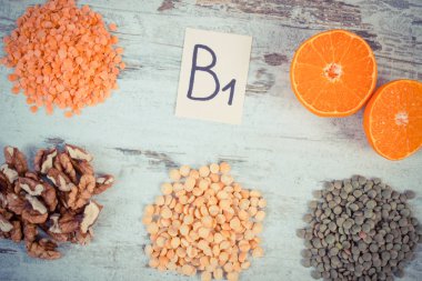 Vintage Fotoğraf, ürün ve malzemeler içeren vitamin B1 ve diyet lifi, sağlıklı beslenme