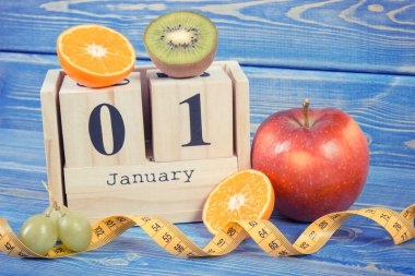 Vintage Fotoğraf, küp takvim, meyve ve şerit metre, yeni yıl kararları