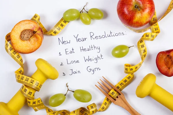 Ψηφίσματα του νέου έτους, φρούτα, αλτήρες και εκατοστό, υγιεινό φαγητό και τρόπο ζωής — Φωτογραφία Αρχείου