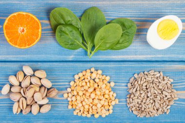 Ürün ve malzemeler içeren vitamin B1 ve diyet lifi, sağlıklı beslenme