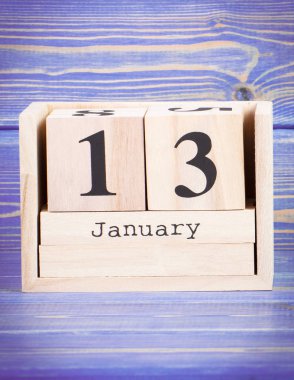 13 Ocak. Ahşap küp takvim Tarih 13 Ocak tarihi