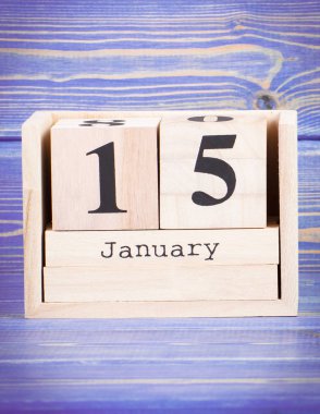 Ocak 15. Ahşap küp takvim üzerinde 15 Ocak tarihi