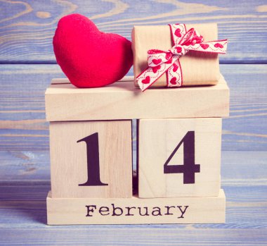 Vintage Fotoğraf, küp takvim hediye ve kırmızı kalp, Sevgililer günü