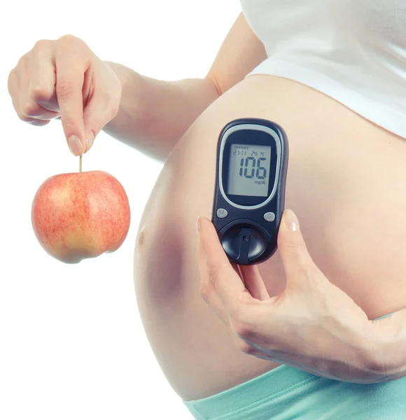 Archiwalne zdjęcie, Kobieta w ciąży z glukometrem i apple, cukrzyca i zdrowe odżywianie w ciąży — Zdjęcie stockowe