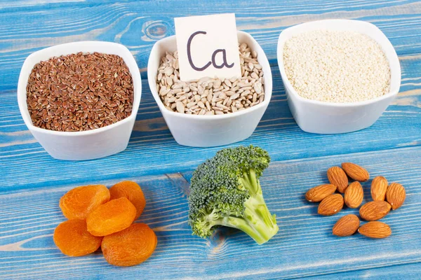 Producten en ingrediënten met calcium en dietary fiber, gezonde voeding — Stockfoto