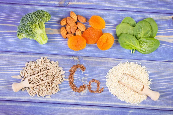 Producten en ingrediënten met calcium en dietary fiber, gezonde voeding — Stockfoto