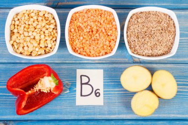 Ürün ve malzemeler içeren vitamin B6 ve diyet lifi, sağlıklı beslenme