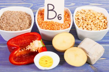 Ürün ve malzemeler içeren vitamin B6 ve diyet lifi, sağlıklı beslenme