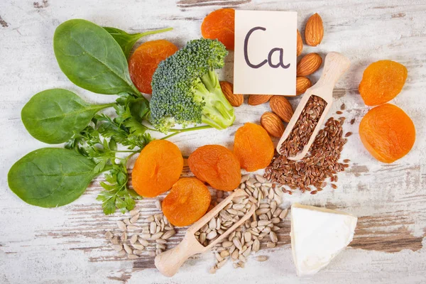Producten en ingrediënten met calcium en dietary fiber, gezonde voeding — Stockfoto