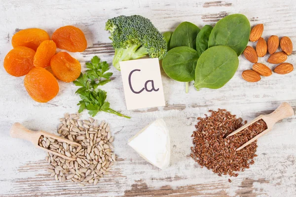 Produits et ingrédients contenant du calcium et des fibres alimentaires, une alimentation saine — Photo