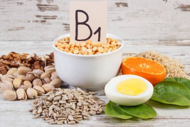 Ürün ve malzemeler içeren vitamin B1 ve diyet lifi, sağlıklı beslenme