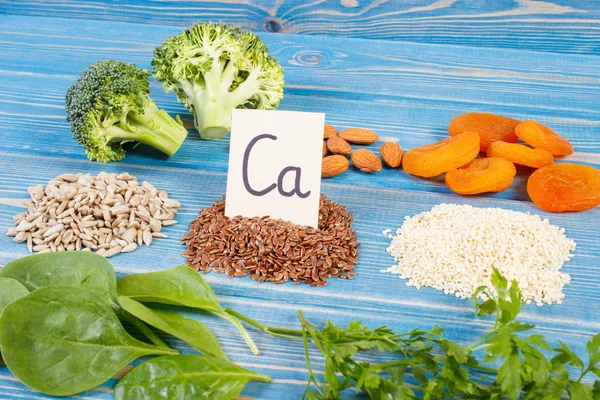 Produits et ingrédients contenant du calcium et des fibres alimentaires, une alimentation saine — Photo