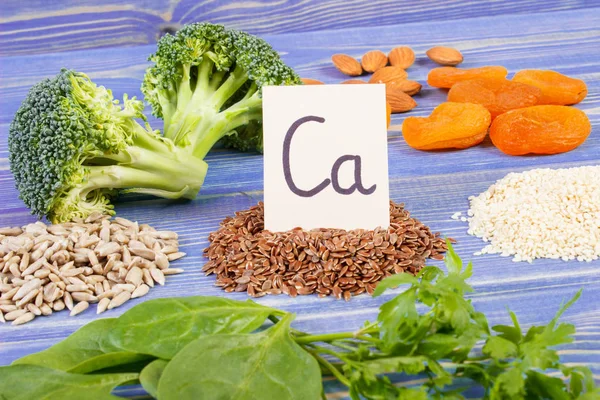 Produits et ingrédients contenant du calcium et des fibres alimentaires, une alimentation saine — Photo