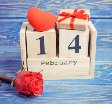 Vintage Fotoğraf, küp takvim hediye, kırmızı kalp ve gül çiçek, Sevgililer günü