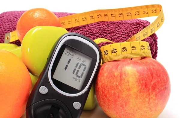 Glucometer, frutas frescas, fita métrica, acessórios para fitness — Fotografia de Stock