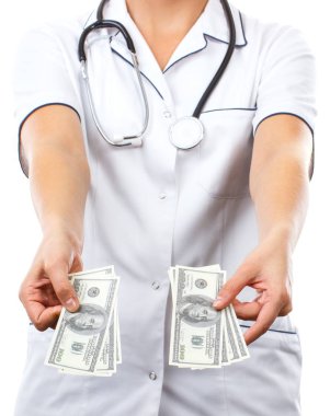 Kadın doktor stetoskop ve para birimlerinin dolar, yolsuzluk, rüşvet veya bakım kavramı için ödeme
