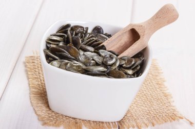 Kabak Çekirdeği çinko ve diyet lifi, sağlıklı beslenme içeren