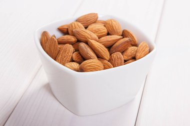 Çinko ve diyet lifi, sağlıklı beslenme içeren badem