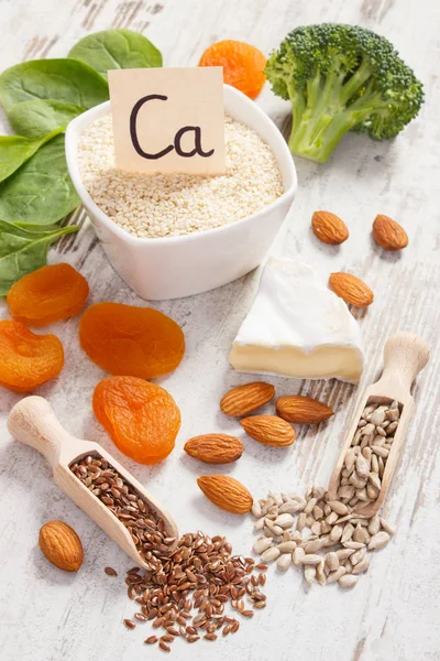 Produits et ingrédients contenant du calcium et des fibres alimentaires, une alimentation saine — Photo