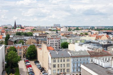 Poznan, Polonya - 28 Haziran 2016: Eski ve modern binalar Lehçe kasaba Poznan görünüm