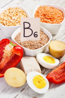 Ürün ve malzemeler içeren vitamin B6 ve diyet lifi, sağlıklı beslenme