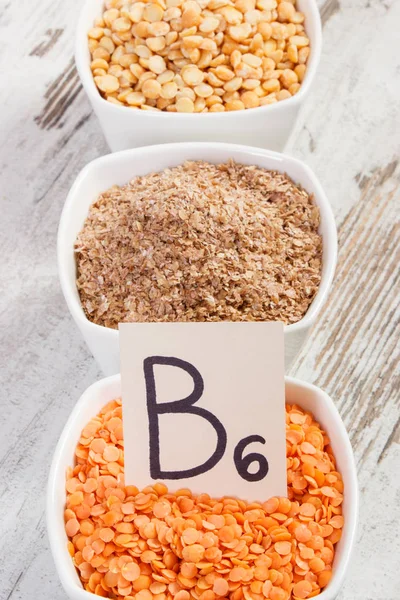 Producten en ingrediënten met voedingsvezels, vitamine B6 en gezonde voeding — Stockfoto