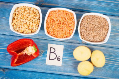 Ürün ve malzemeler içeren vitamin B6 ve diyet lifi, sağlıklı beslenme