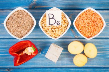 Ürün ve malzemeler içeren vitamin B6 ve diyet lifi, sağlıklı beslenme
