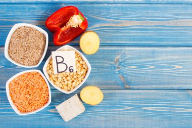 Ürün ve malzemeler içeren vitamin B6 ve diyet lifi, sağlıklı beslenme