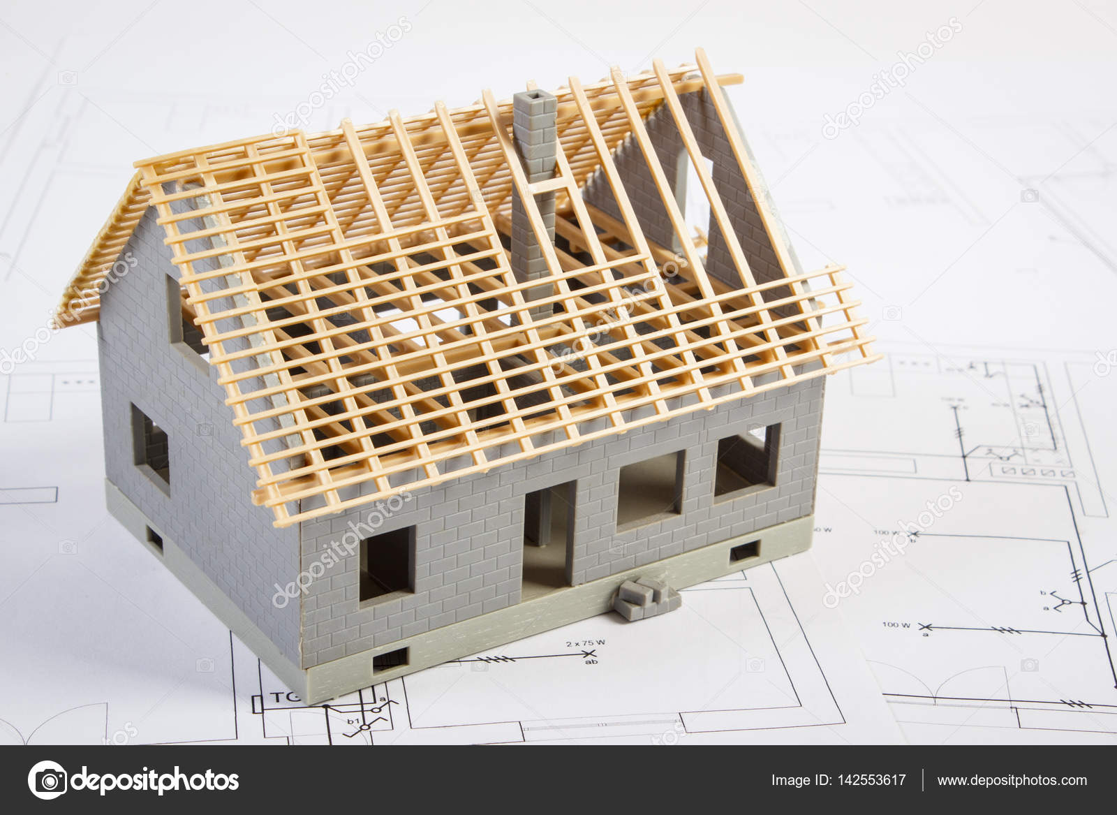 Petite Maison En Cours De Construction Sur Des Dessins électriques