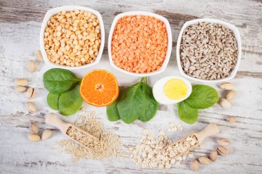 Ürün ve malzemeler içeren vitamin B1 ve diyet lifi, sağlıklı beslenme