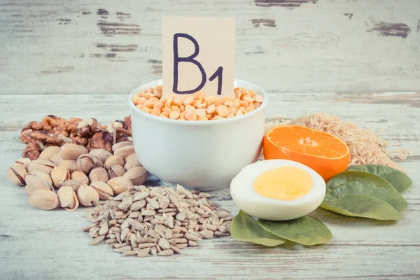 Vintage Fotoğraf, ürün ve malzemeler içeren vitamin B1 ve diyet lifi, sağlıklı beslenme