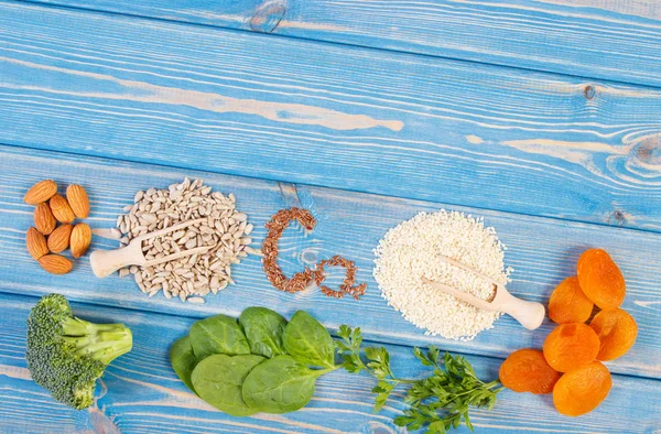 Producten en ingrediënten met calcium en dietary fiber, gezonde voeding — Stockfoto