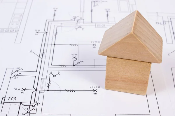 Casa de bloques de madera en la construcción de dibujo de la casa, la construcción de concepto de casa —  Fotos de Stock