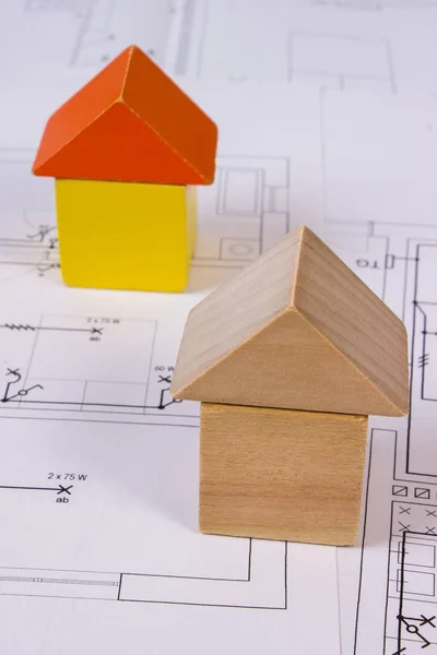 Casas de bloques de madera en la construcción dibujo de la casa, la construcción de concepto de casa — Foto de Stock