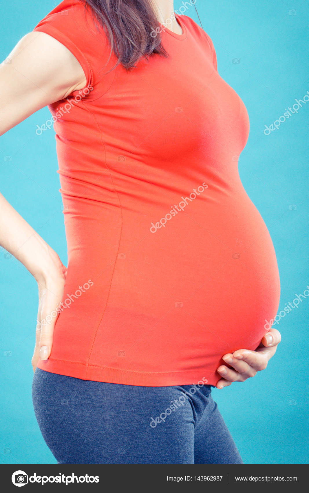 Mujer Embarazada Con Dolor De Estómago O De Espalda Salud Y