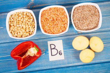 Ürün ve malzemeler içeren vitamin B6 ve diyet lifi, sağlıklı beslenme