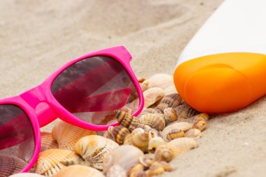 Mevsimlik kavramı, yığın kabukları, güneş gözlüğü ve güneş losyonu