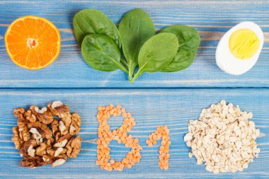 Ürün ve malzemeler içeren vitamin B1 ve diyet lifi, sağlıklı beslenme