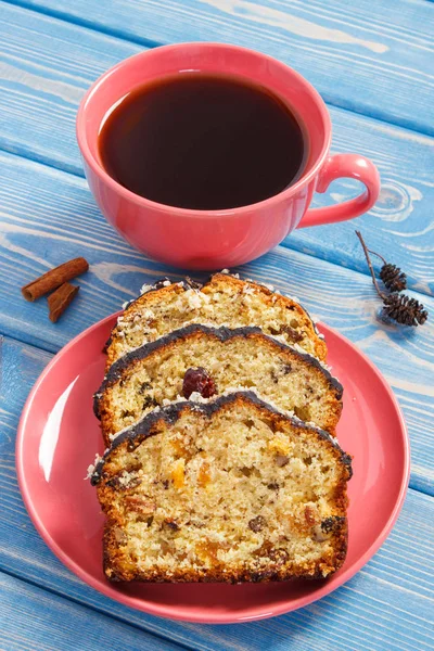 Cup of coffee and fresh baked fruitcake on boards — Stock Photo, Image