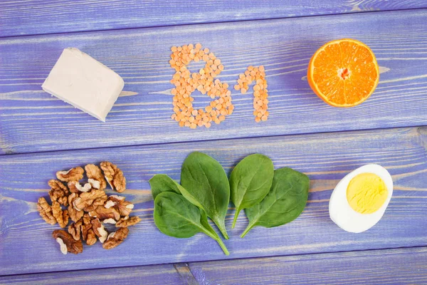 Ürün ve malzemeler içeren vitamin B1 ve diyet lifi, sağlıklı beslenme