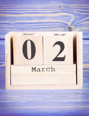 2 Mart. 2 Mart tarihinde ahşap küp takvim tarihi