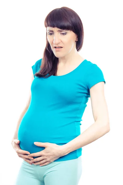 Sorgliga gravid kvinna med magont att vidröra hennes mage, värk i graviditet och risk för missfall — Stockfoto