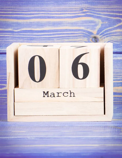 March 6th. Date of 6 March on wooden cube calendar — Stock Photo, Image