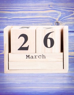 26 Mart. Tarihi ahşap küp takvim üzerinde 26 Mart