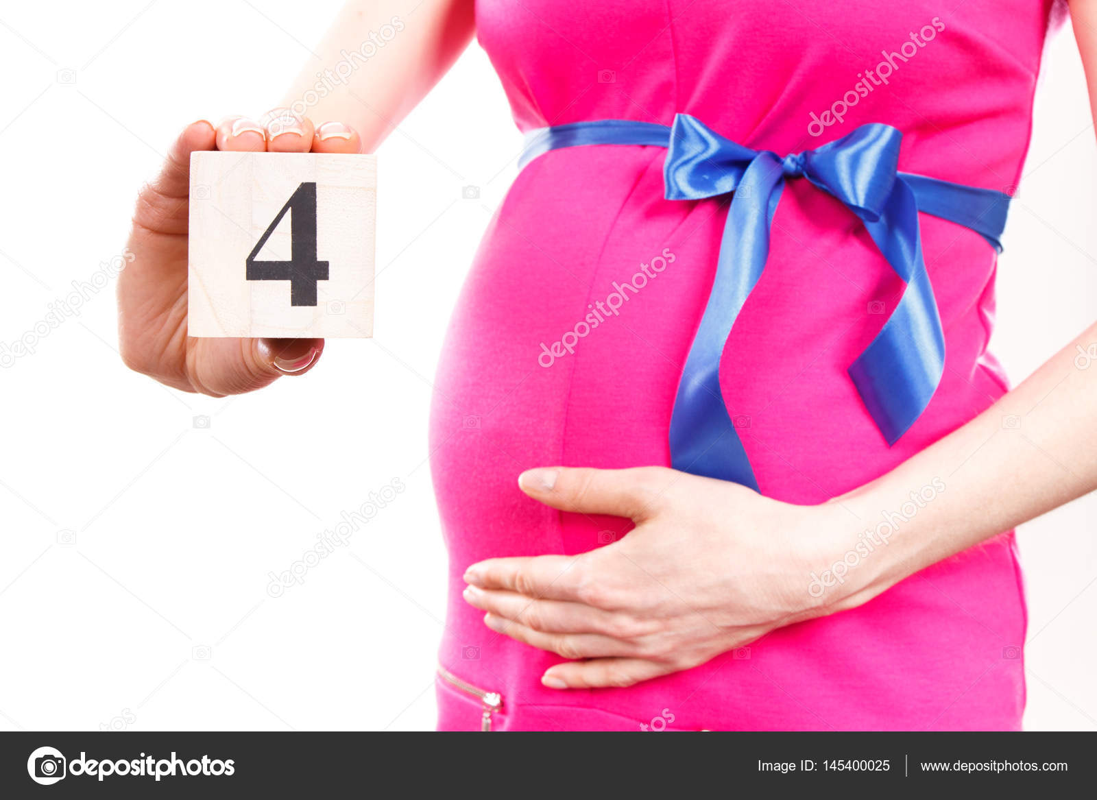 Mano del número de muestra de mujer del cuarto mes de embarazo ... Mano del número de muestra de mujer del cuarto mes de embarazo ...