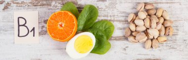 Ürün ve malzemeler içeren vitamin B1 ve diyet lifi, sağlıklı beslenme