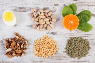 Ürün ve malzemeler içeren vitamin B1 ve diyet lifi, sağlıklı beslenme