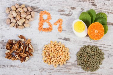 Ürün ve malzemeler içeren vitamin B1 ve diyet lifi, sağlıklı beslenme